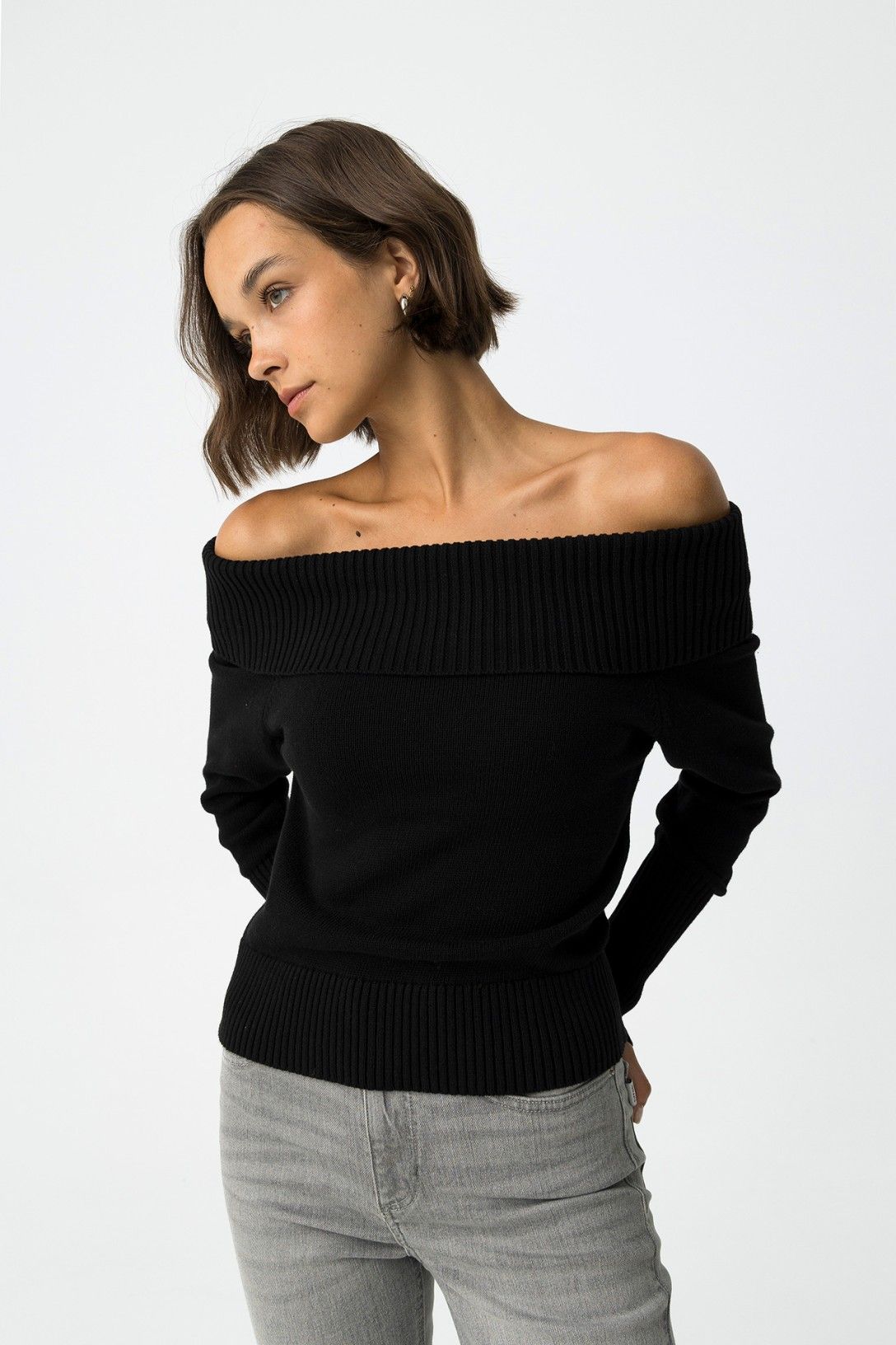 MAGLIONE SCOLLO A BARCHETTA